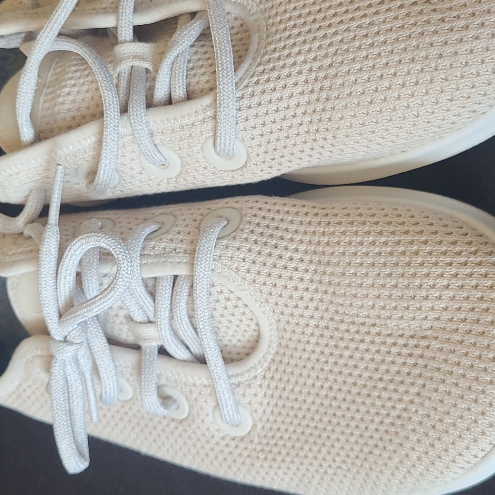 ALLBIRDS Lightweight Tree Runners Men’s Size 9 Beige Off White Everyday Sneakers